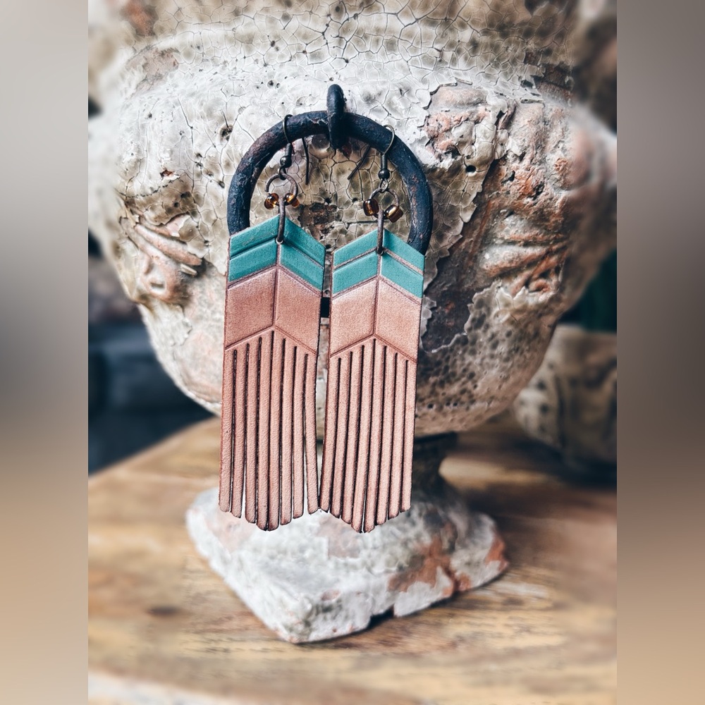 Earrings Fringy Leather Arrows - Picture 9 of 11